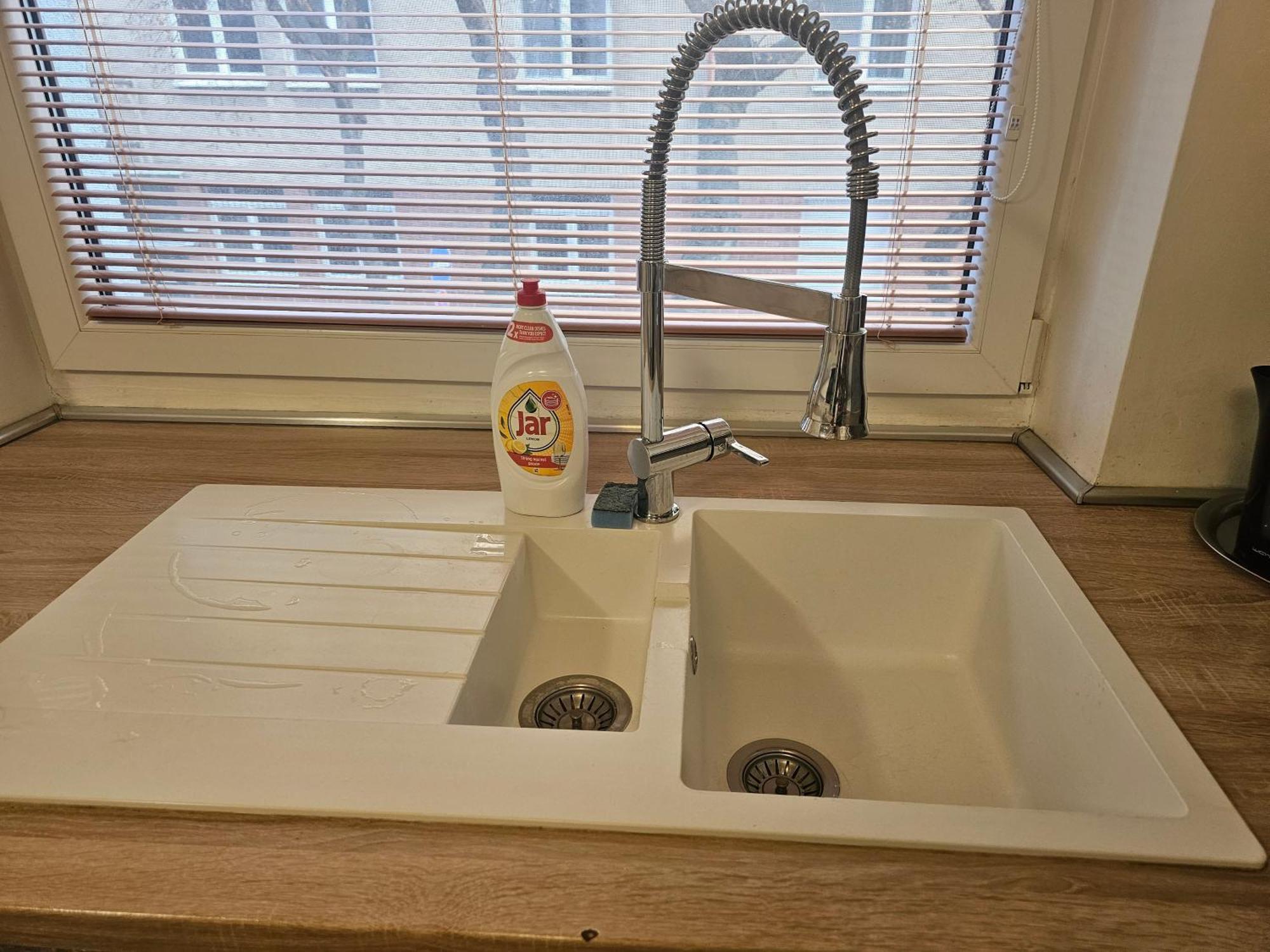 Huge Apartment Next To Train Station Close To The City Center Братислава Екстериор снимка