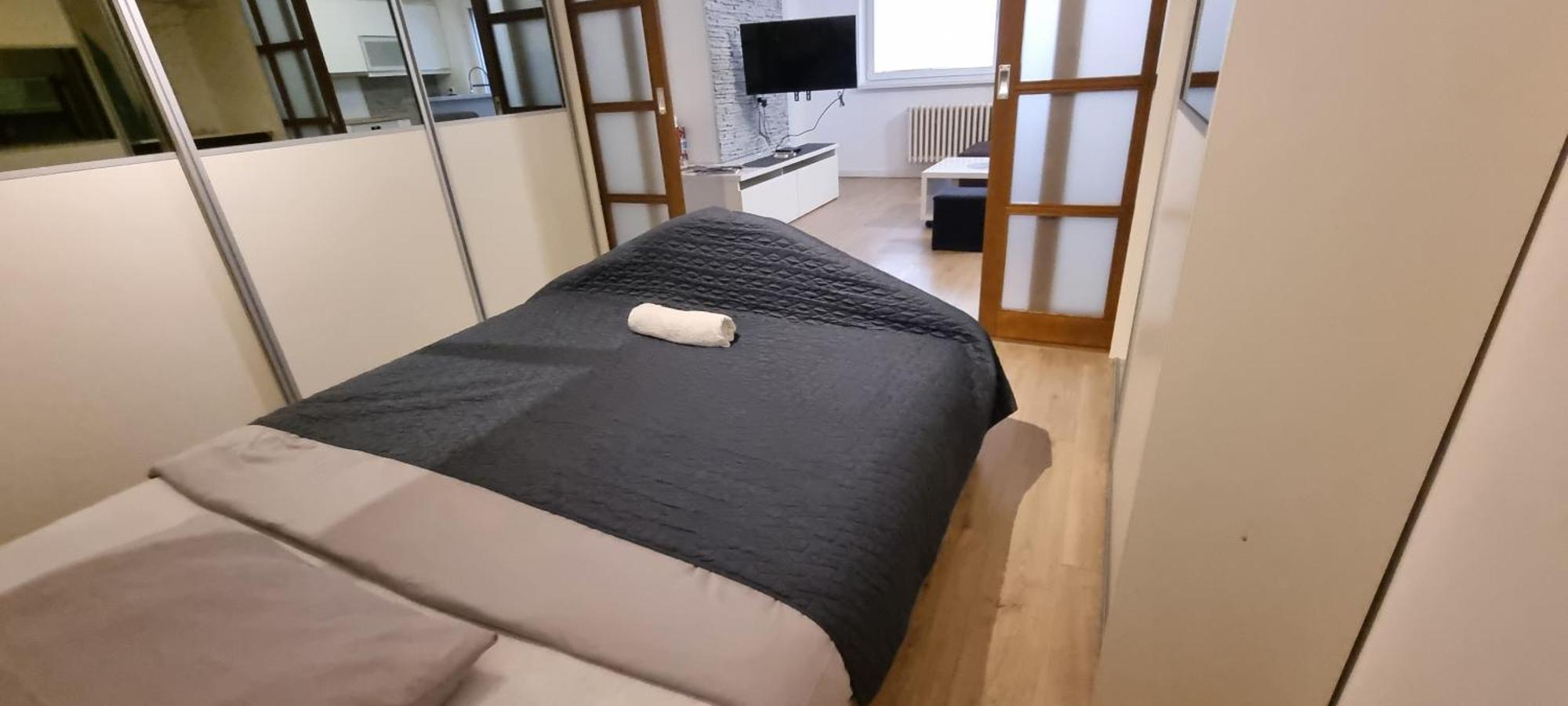 Huge Apartment Next To Train Station Close To The City Center Братислава Екстериор снимка