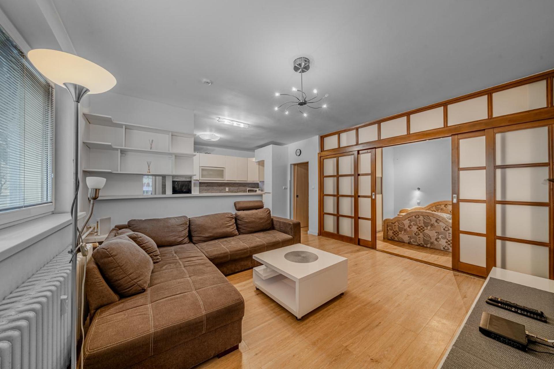 Huge Apartment Next To Train Station Close To The City Center Братислава Екстериор снимка
