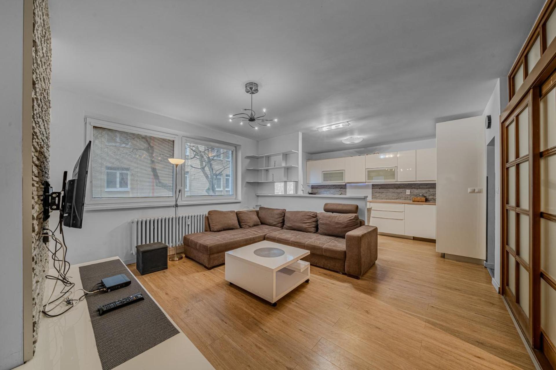 Huge Apartment Next To Train Station Close To The City Center Братислава Екстериор снимка